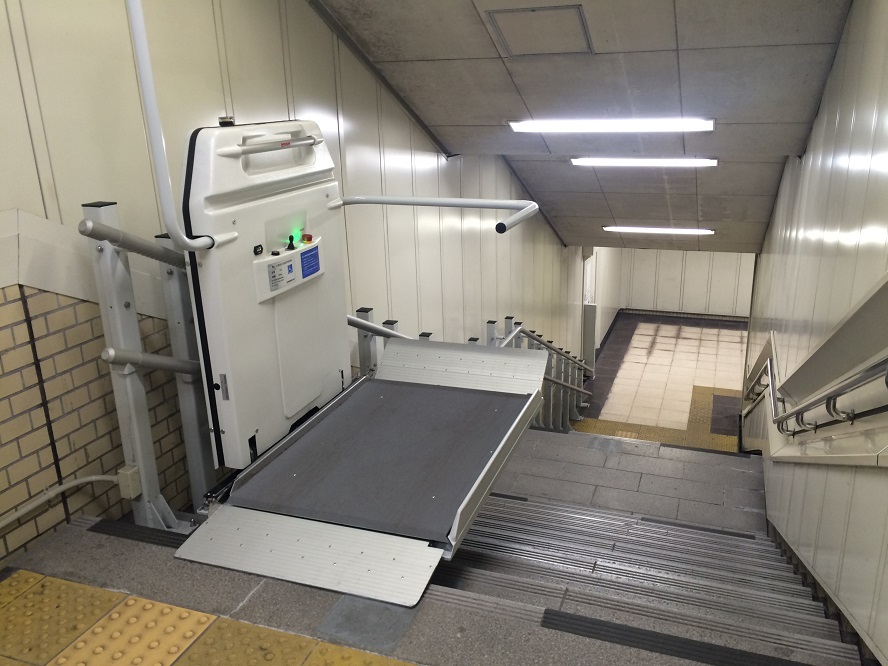 車いす用階段昇降機 シンフォニーEA6