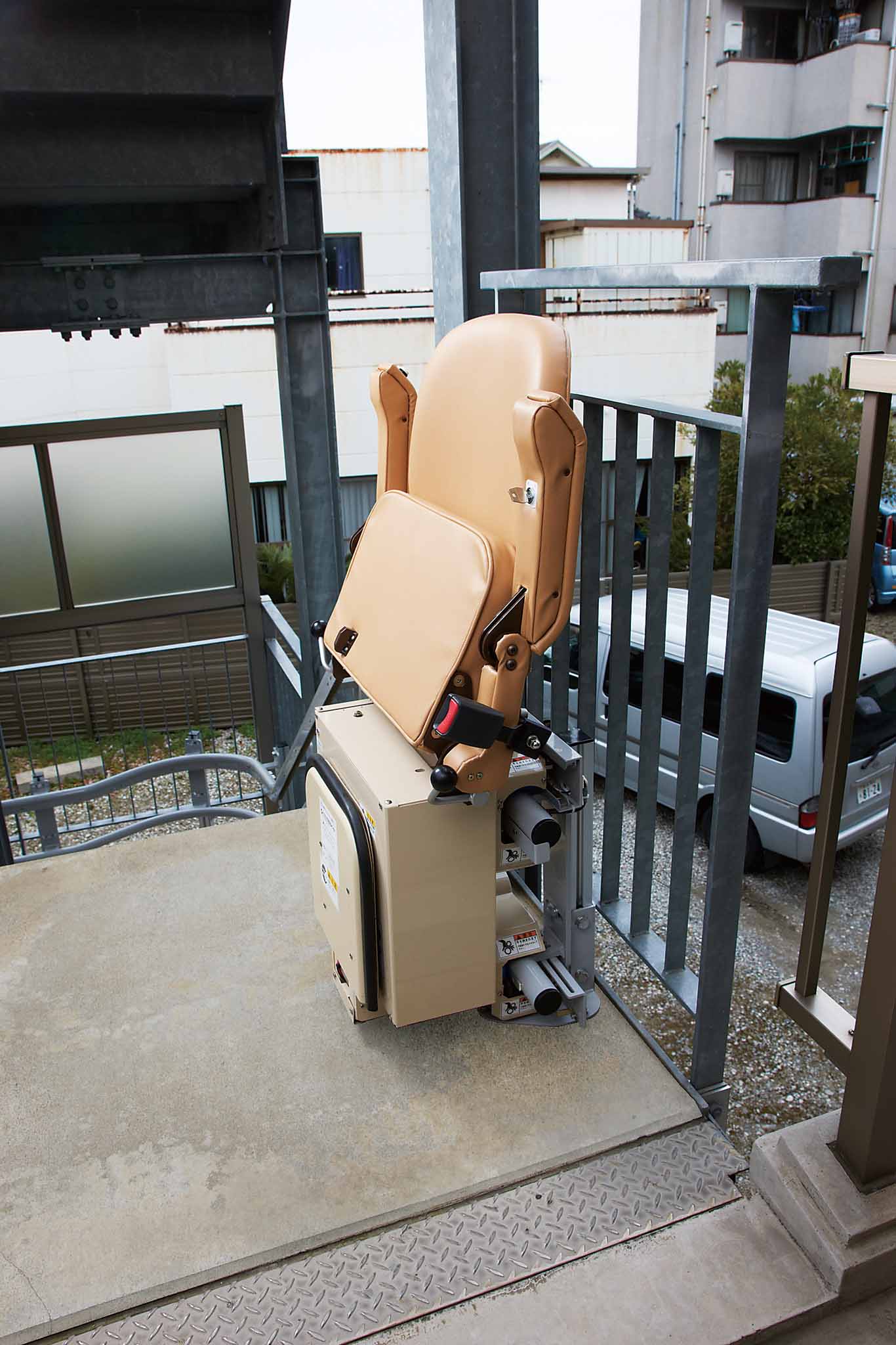 いすを折りたためる ｢コンパクト収納｣